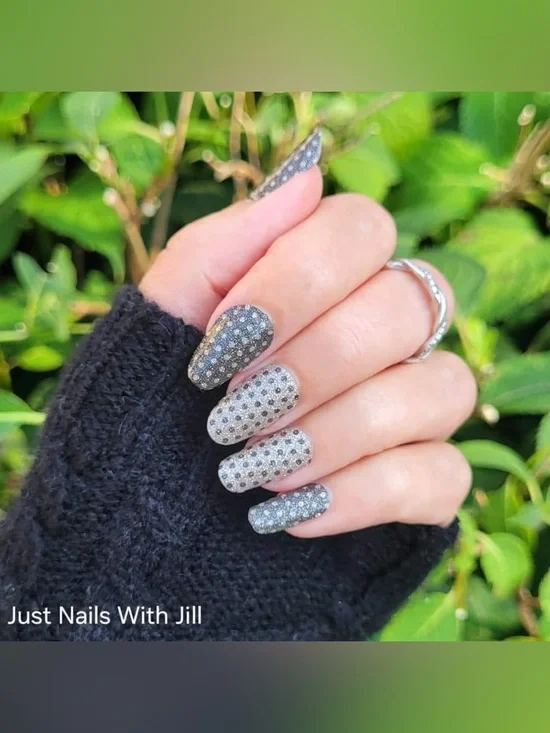 RETIRED Color Street Set (Hand-Me-Dots) - Picture 4 of 4